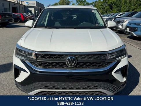 Used 2023 Volkswagen Taos SE w/ Panoramic Sunroof Package AWD/4WD image 2