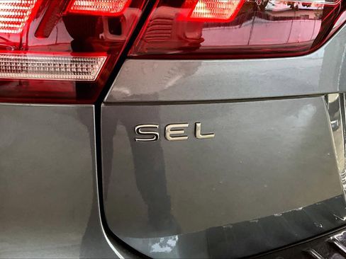 Used 2024 Volkswagen Tiguan SEL R-Line image 10