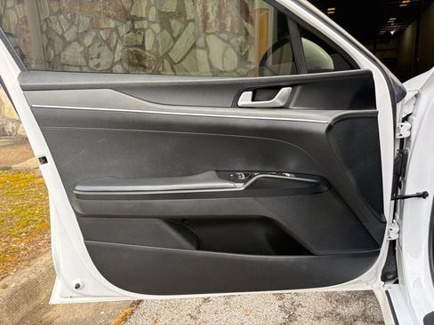 Used 2022 Kia K5 LXS image 12