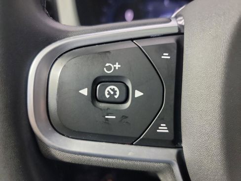 Used 2022 Volvo XC60 B5 Momentum w/ Advanced Package image 26