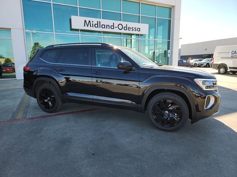 New 2026 Volkswagen Atlas SE image 8