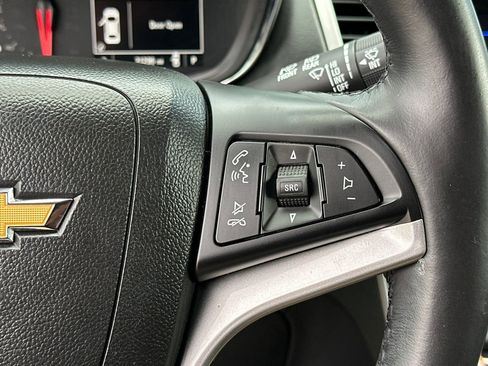 Used 2022 Chevrolet Trax LT w/ LT Convenience Package image 31