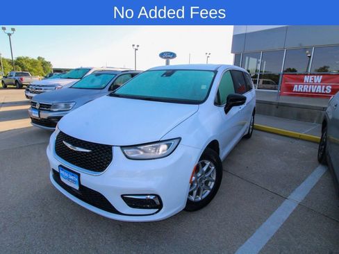 Used 2024 Chrysler Pacifica Touring-L FWD image 1