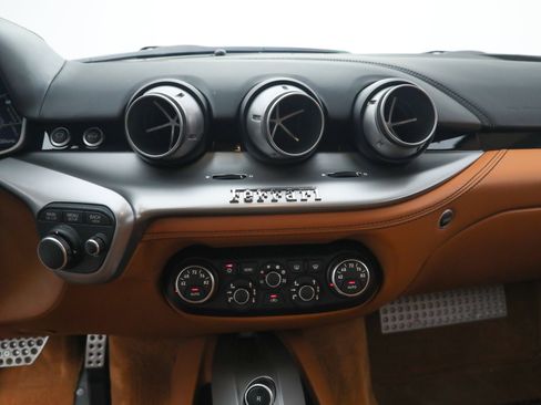 Used 2016 Ferrari F12 Berlinetta RWD image 31