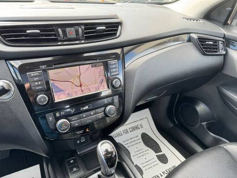 Used 2022 Nissan Rogue Sport SL w/ Premium Package image 21