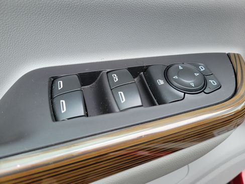 Used 2020 GMC Acadia SLE FWD image 21