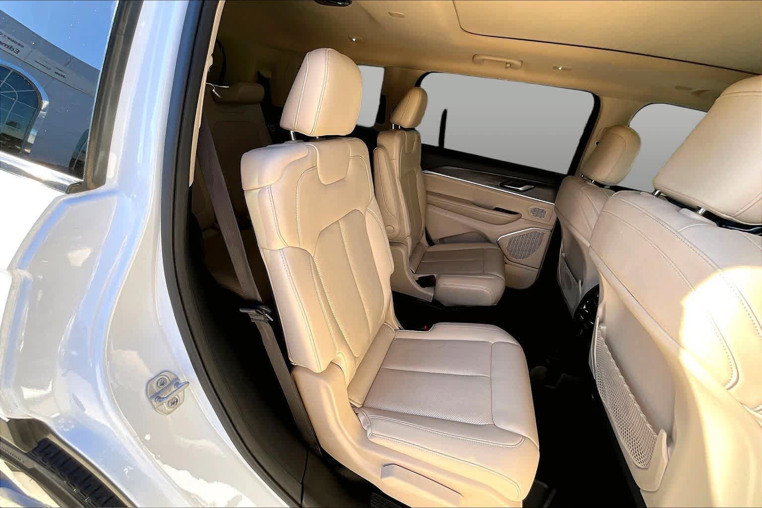 Used 2021 Jeep Grand Cherokee L Limited w/ Luxury Tech Group II AWD/4WD image 20