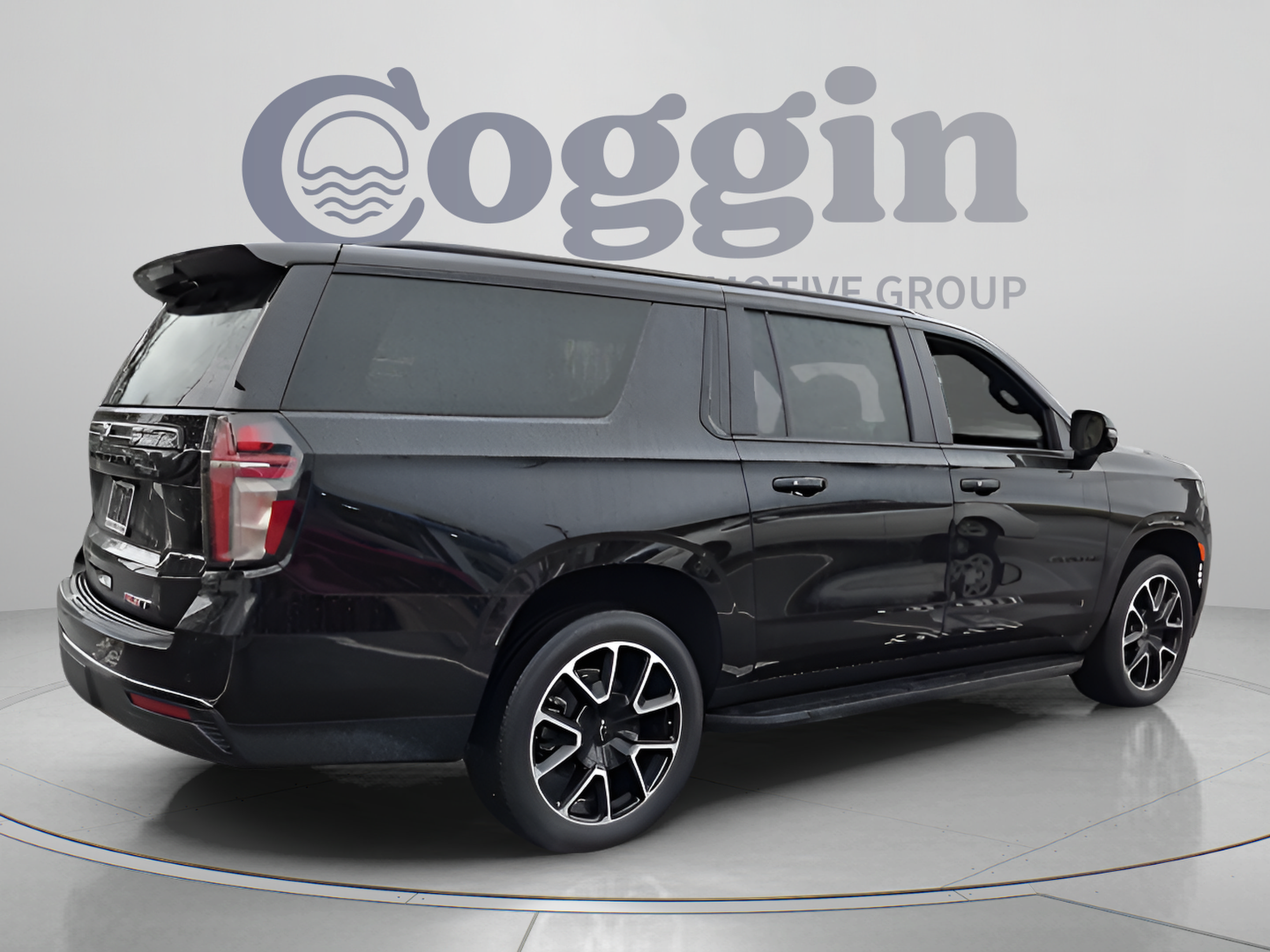 Used 2023 Chevrolet Suburban RST w/ Luxury Package RWD image 5