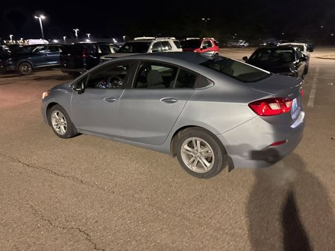 Used 2018 Chevrolet Cruze LT w/ Convenience Package image 6
