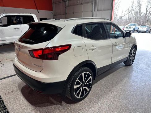 Used 2017 Nissan Rogue Sport SL image 3