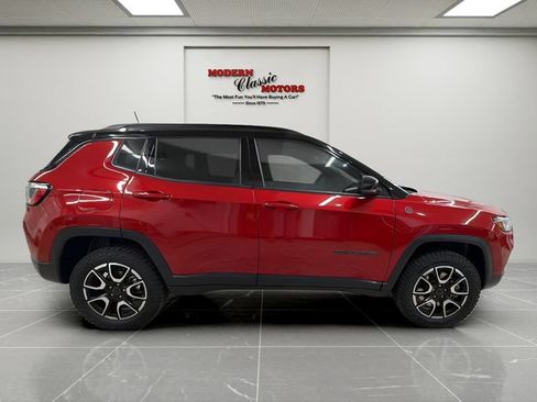 Used 2025 Jeep Compass Trailhawk AWD/4WD image 6