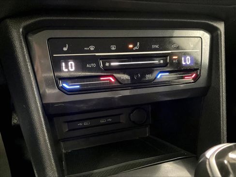 Used 2023 Volkswagen Tiguan SE image 25