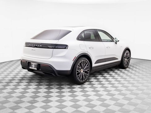 Certified 2025 Porsche Macan Electric image 8