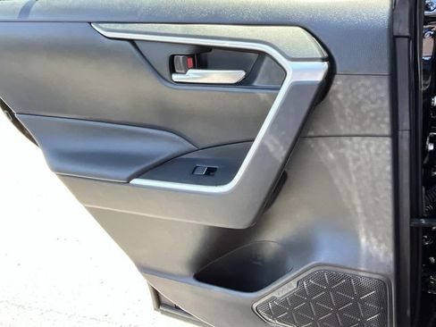 Used 2025 Toyota RAV4 XLE FWD image 22