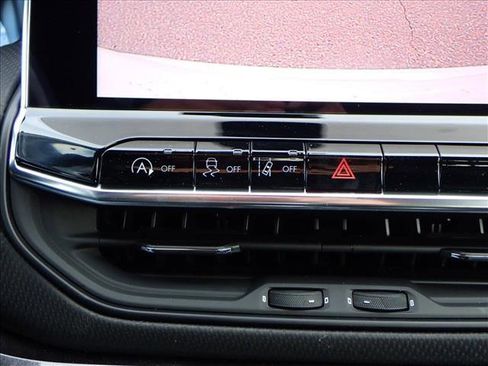 New 2026 Jeep Compass Latitude image 17