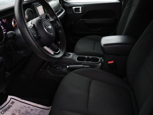 Used 2018 Jeep Wrangler Unlimited Sport image 32