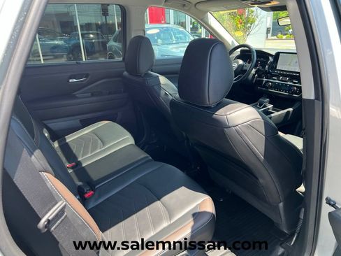 Used 2025 Nissan Pathfinder Platinum w/ Cargo Package AWD/4WD image 24