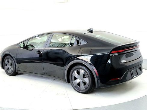 Used 2024 Toyota Prius LE AWD/4WD image 4