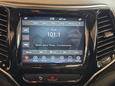Used 2020 Jeep Cherokee Limited AWD/4WD image 26