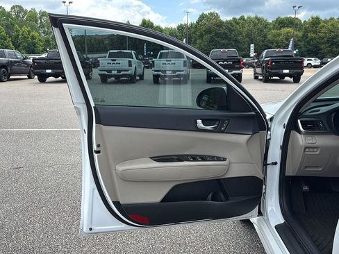 Used 2018 Kia Optima EX FWD image 9