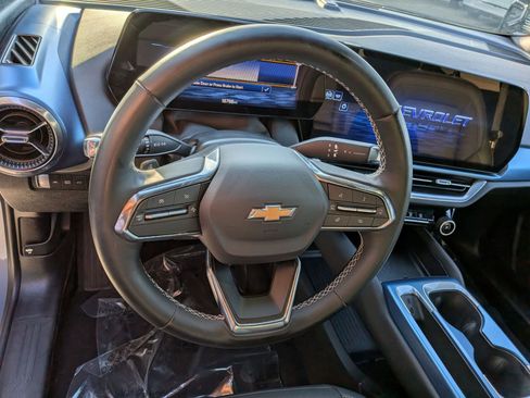 Used 2024 Chevrolet Equinox EV LT FWD image 13