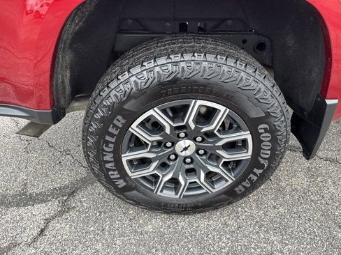 Used 2024 Chevrolet Colorado Z71 w/ Z71 Convenience Package 2 image 4