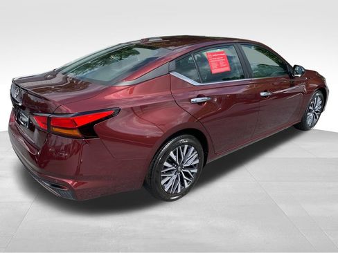Used 2025 Nissan Altima 2.5 SV FWD image 6