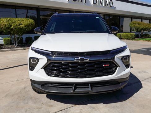 Used 2025 Chevrolet TrailBlazer RS w/ Convenience Package AWD/4WD image 3