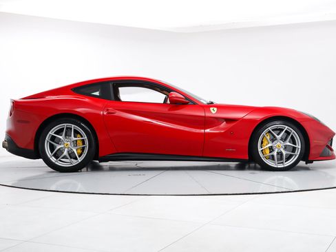 Used 2016 Ferrari F12 Berlinetta RWD image 9