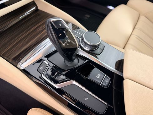 Used 2019 BMW 530i w/ Convenience Package RWD image 15