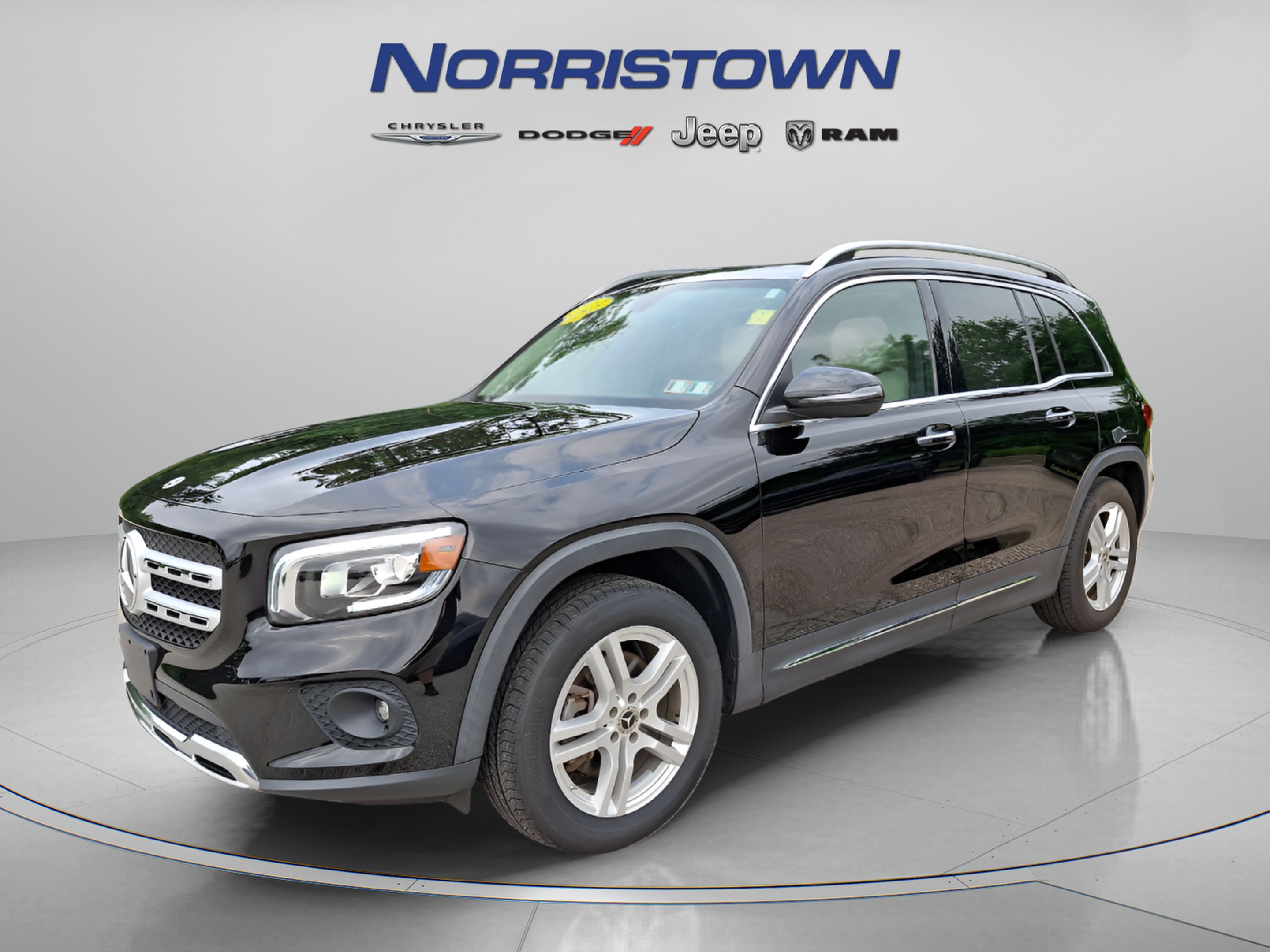 Used 2023 Mercedes-Benz GLB 250 4MATIC image 3