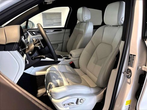 New 2026 Porsche Macan AWD/4WD image 5