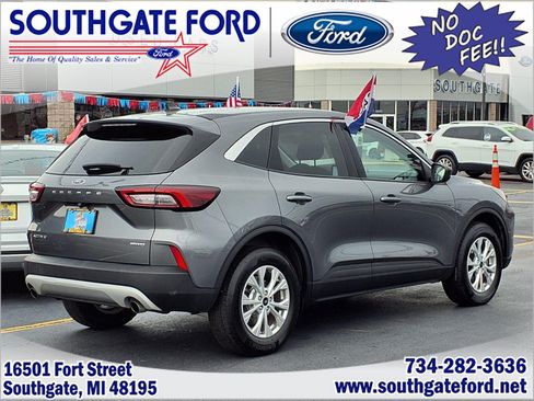 Used 2023 Ford Escape Active AWD/4WD image 2