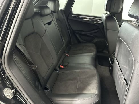 Used 2020 Porsche Macan AWD/4WD image 24
