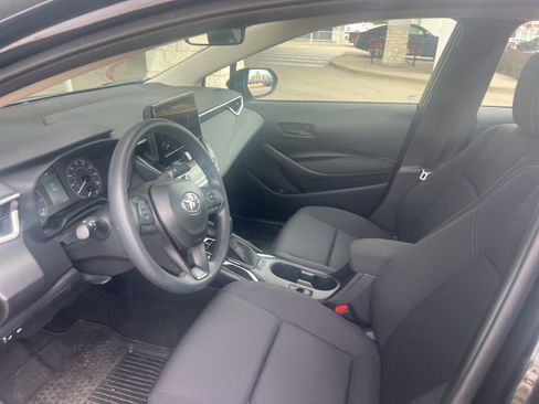 Used 2025 Toyota Corolla LE image 21