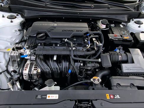 Certified 2025 Hyundai Elantra Limited image 29