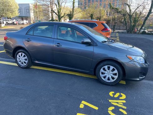 Used 2010 Toyota Corolla LE image 4
