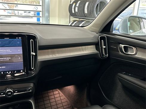 Certified 2024 Volvo XC40 B5 Plus w/ Protection Package Premier image 23