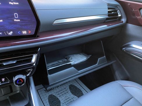 Used 2026 Chevrolet Traverse Z71 w/ Driver Confidence Package image 28