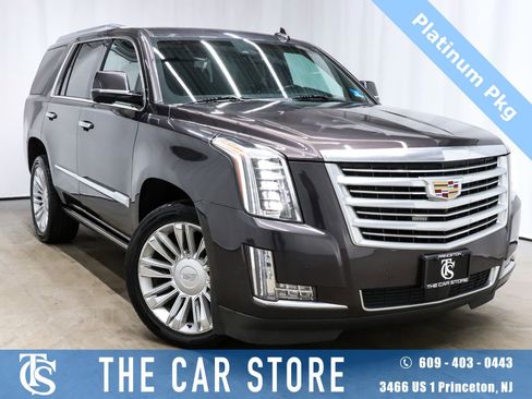 Used 2016 Cadillac Escalade Platinum image 1