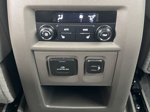 Used 2019 Chevrolet Traverse Premier AWD/4WD image 44