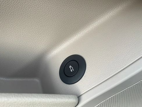 Used 2016 Cadillac XTS Luxury image 17