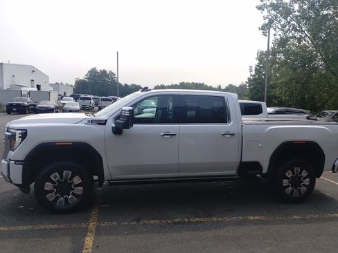 Used 2024 GMC Sierra 2500 Denali w/ Denali Reserve Package image 6