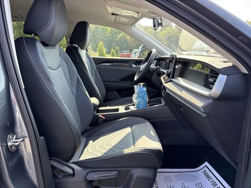 New 2025 Volkswagen Tiguan SE image 20