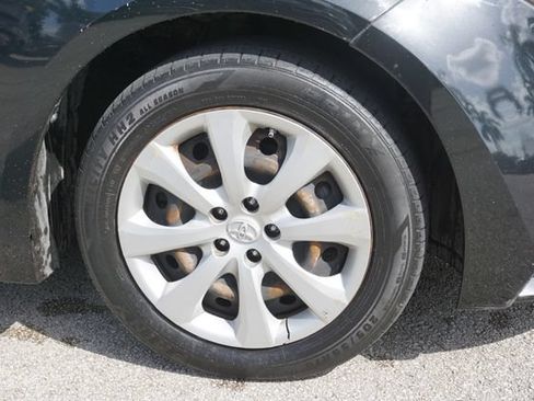 Used 2020 Toyota Corolla LE FWD image 25