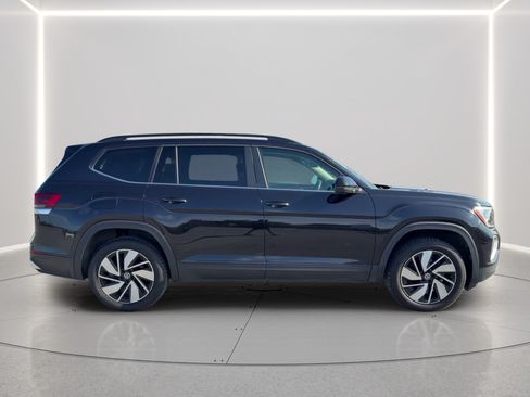 Used 2025 Volkswagen Atlas SE FWD image 4