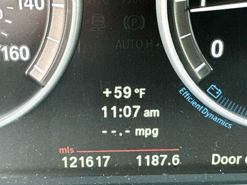 Used 2012 BMW 528i xDrive Sedan AWD/4WD image 9
