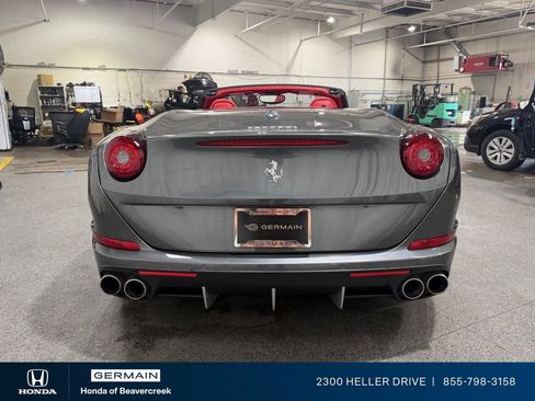Used 2015 Ferrari California T RWD image 7