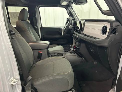 Used 2024 Jeep Wrangler Sahara image 18