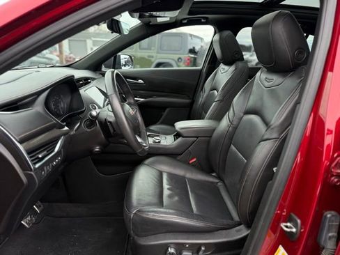 Used 2022 Cadillac XT4 Sport image 2